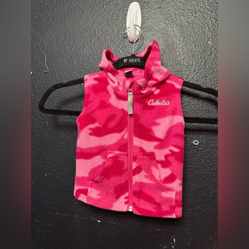 Girls Cabela's Vibrant Pink Camo Fleece Vest